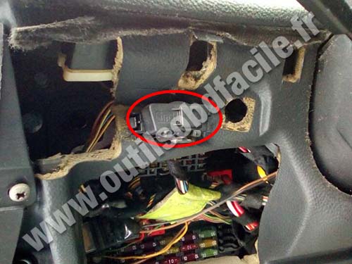 Alfa Romeo 156 - OBD port