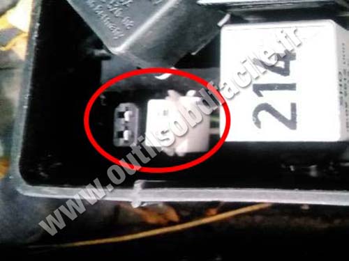 Audi A6 (C4) - Non standard socket