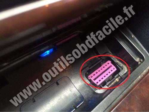 Audi A8 (D2) - OBD2 Connector