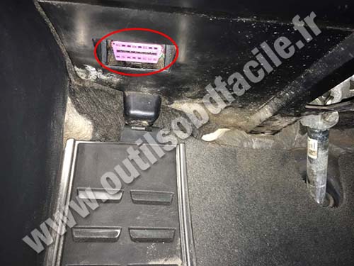 Audi A8 (D3) - OBD port