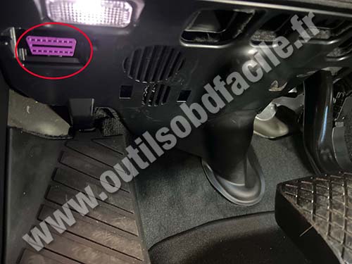 Audi A8 - OBD Plug