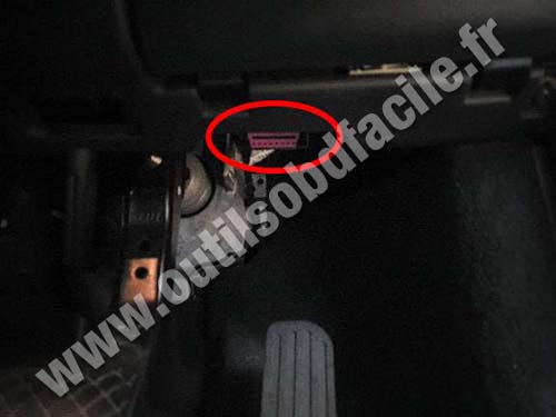 Audi Q3 - OBD port