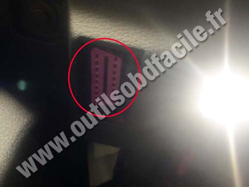 Audi Q3 - OBD socket