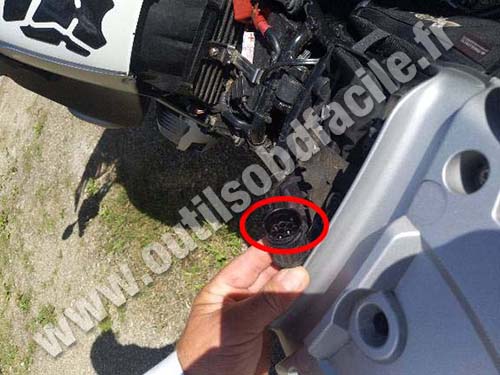 BMW R 1200 GS - 10 pins round diagnostic socket