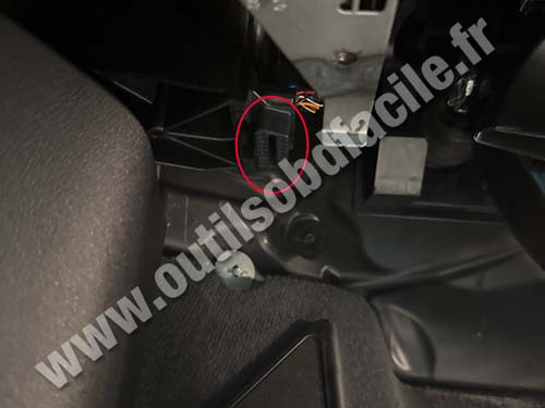 BMW 1 Series F40 - OBD connector