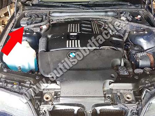 BMW E46 Engine compartment