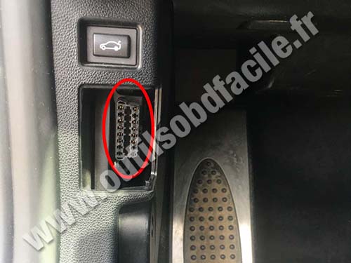 BMW Serie 3 E90 OBD connector