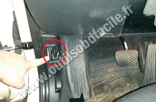 BMW X1 OBD2 socket