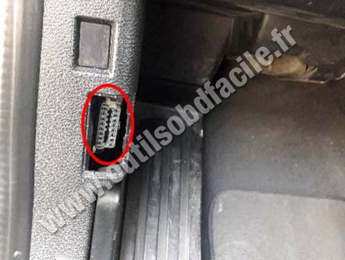 BMW X4 - OBD port