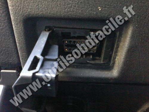 BMW X5 OBD2 port