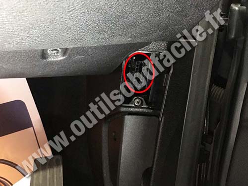 BMW X5 E70 - OBD port