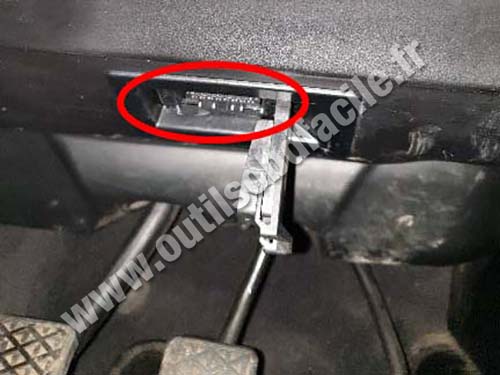 BMW Z3 - OBD socket