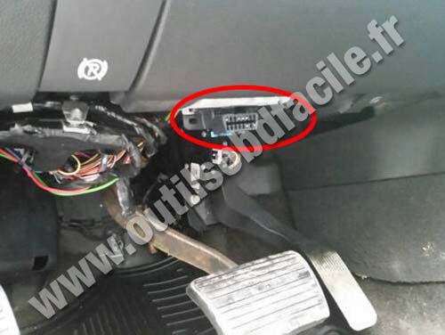 Cadillac Escalade - OBD2 socket