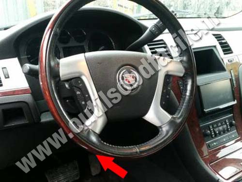 Cadillac Escalade - Steering wheel