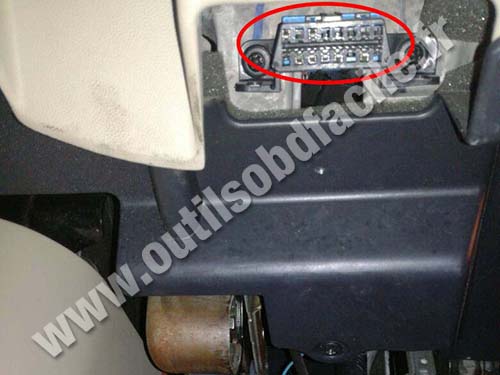 Cadillac SRX - OBD port