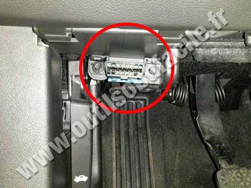 Chevrolet Malibu OBD plug