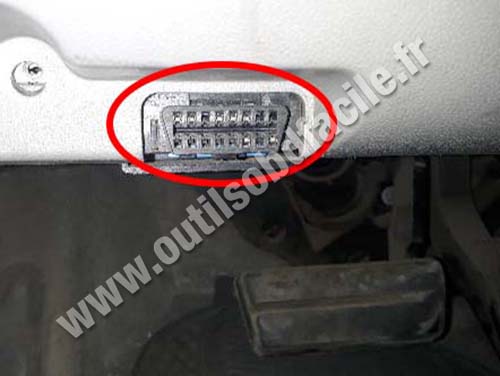 Chevrolet Malibu - OBD II socket