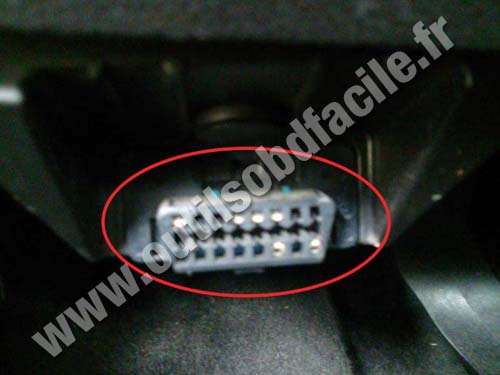 Chevrolet Onix - OBD plug