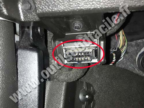 Chevrolet Tracker - OBD port