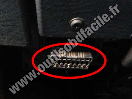 Chrysler Town Country - OBD II socket