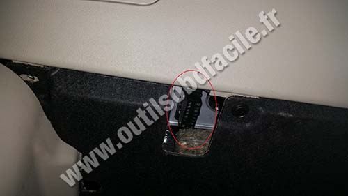 Citroen C-Crosser OBD connector 