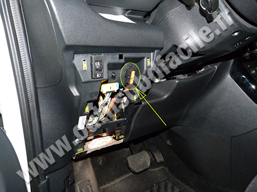 Citroen C3 Picasso OBD2 socket