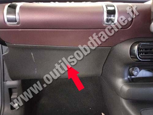 Citroen C4 Cactus - Glove box