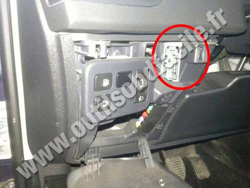 Citroen C4 Picasso OBD2 port