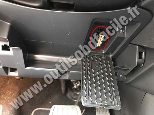 Citroen C4 SpaceTourer - OBD port