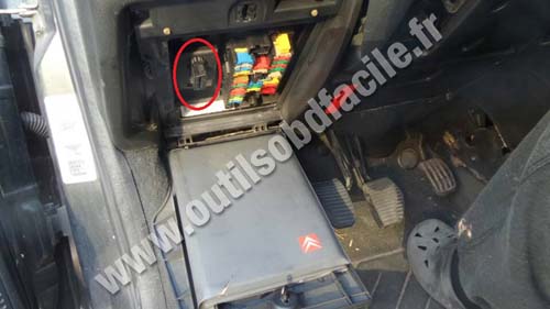 Citroen Xantia OBD II socket