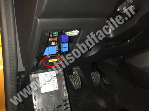 Dacia Duster - OBD II socket