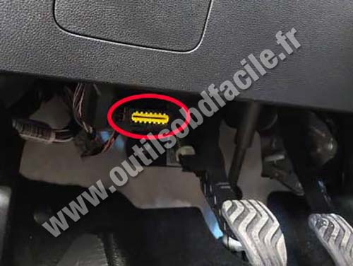 Dacia Logan - OBD port