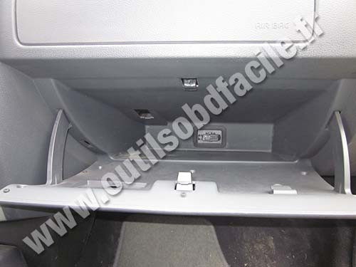 Renault Logan glove compartment