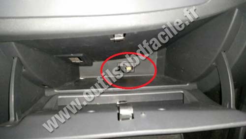 Dacia Sandero OBD2 diagnostics socket