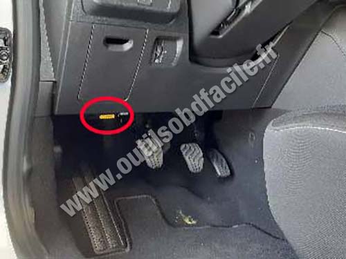 Dacia Sandero - OBD port