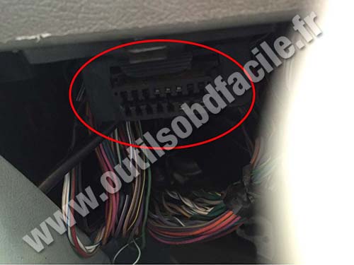 Dodge Caliber OBD plug