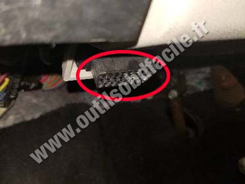 Dodge Grand Caravan - OBD socket