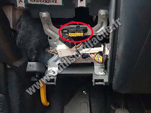 Dodge Ram 700 - OBD plug