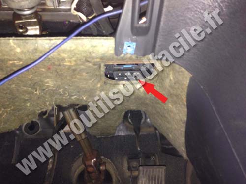 Dodge Stratus - OBD Connector