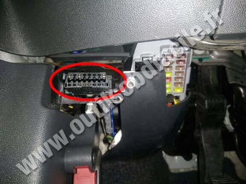 Fiat 500 Sport - OBD II socket