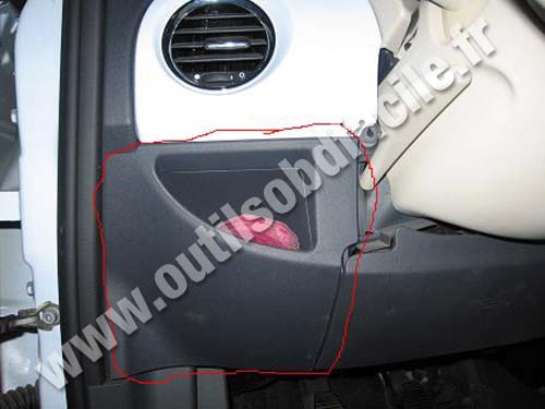 Fiat 500 cover under the steering wheel