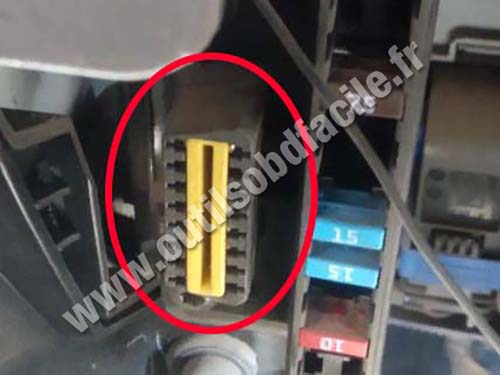 Fiat Fiorino - OBD socket