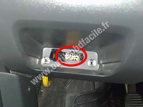 Fiat Fiorino - OBD port