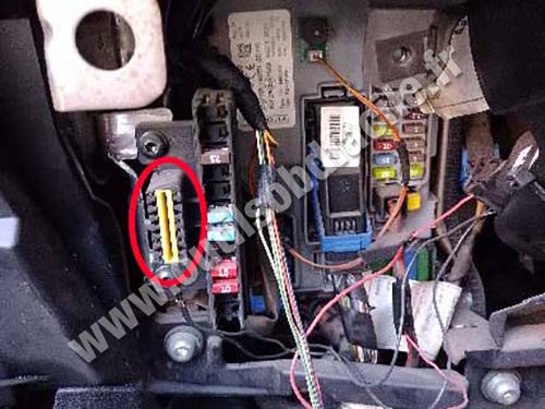 Fiat Qubo - OBD port