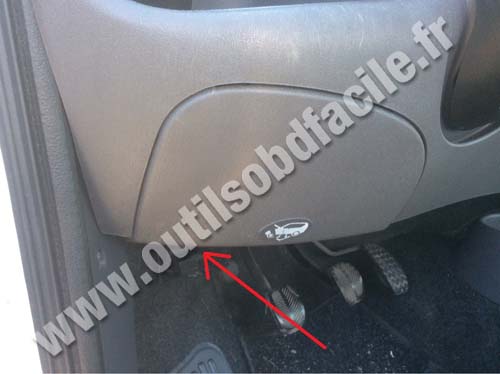 Fiat Seicento hood lever