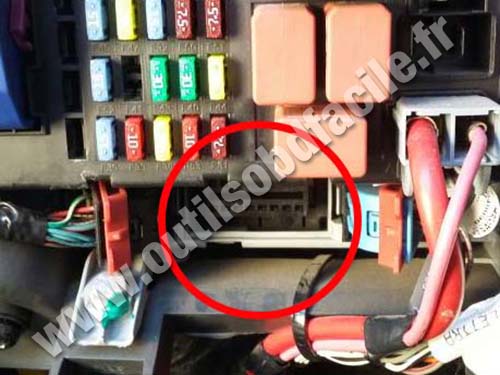 Fiat Strada Fuse box OBD connector