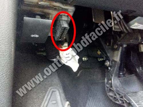 Fiat Toro - OBD plug