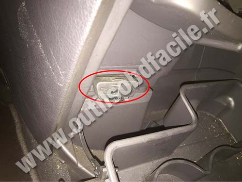 Fiat Ulysse - OBD II port