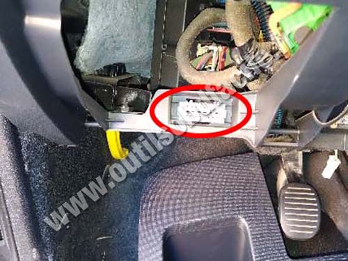 Fiat Uno - OBD port