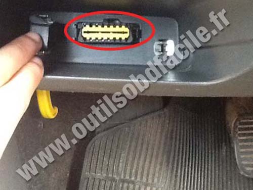 Fiat Uno - OBD2 port